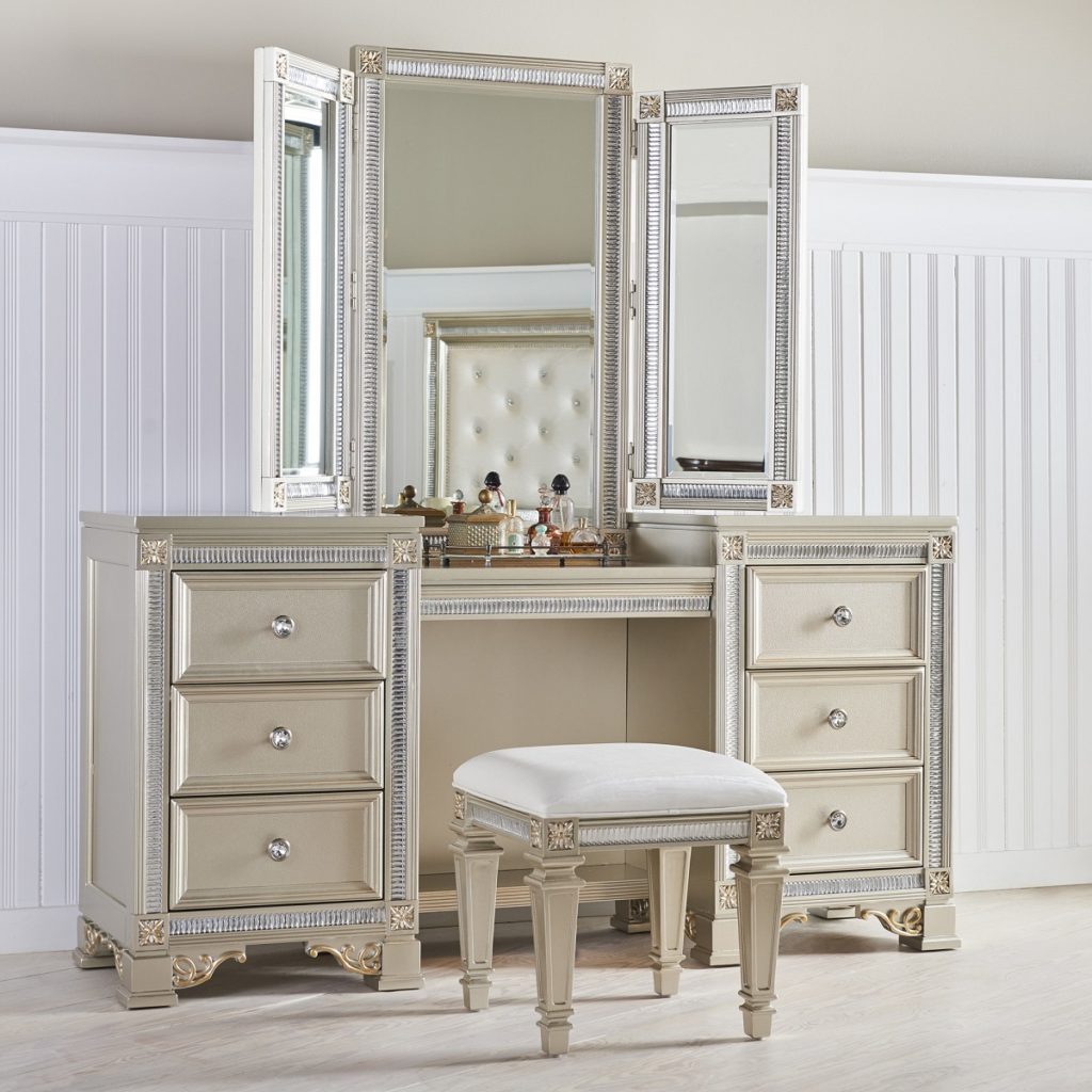 Makeup Vanity Tables: Functional but Fashionable Furniture