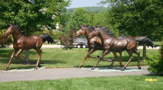 50 Stunning Garden Statue Ideas, Horse Statues For Gardens