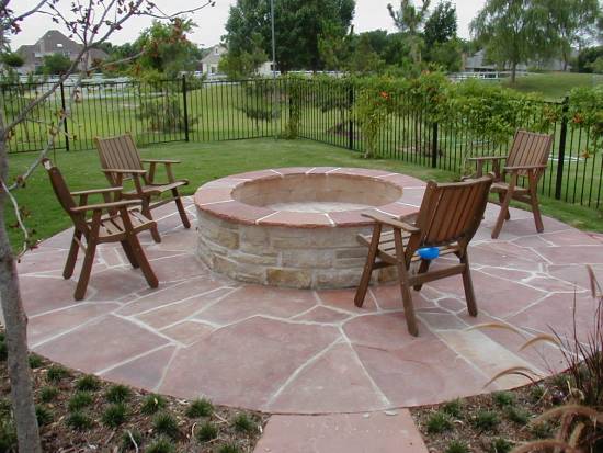 Beautiful Backyard Firepit Design