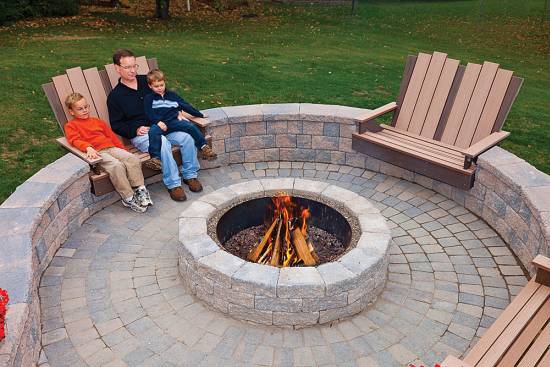 Rustic Cobble Stone Firepit Design