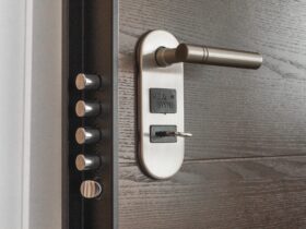 Deadlock With Key on Hole